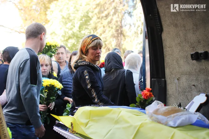 Знову похорон: Луцьк попрощався із загиблим захисником Віталієм Степанишеним (фото, відео)