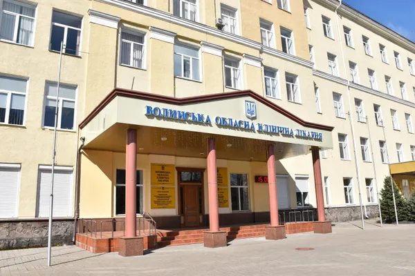 Волинській обласній лікарні передали 2000 банок антисептика (фото)