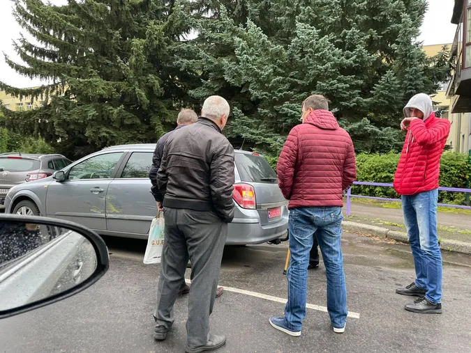 У Луцьку на вулиці Шопена – ДТП за участю маршрутки (фото)