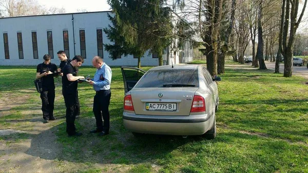 Муніципали знову наловили автопорушників у луцькому парку (фото) 