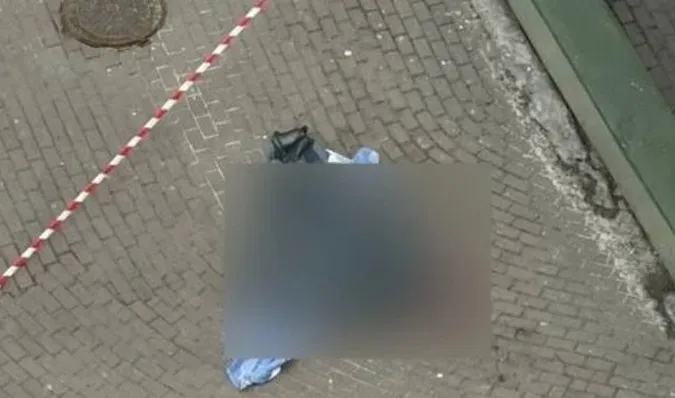 У Києві 10-річний хлопчик випав з балкона 19 поверху через слизьку плитку