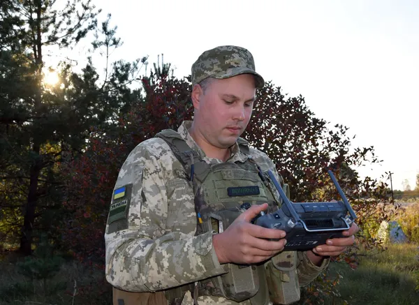 «З неба видно більше»: як прикордонник з Волині охороняє кордон за допомогою дронів (фото)