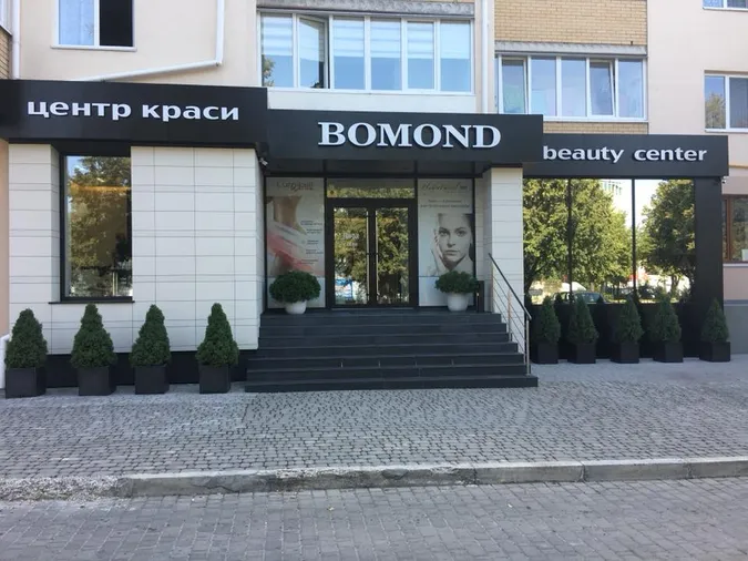 Викрадені біля луцького центру краси вазони повернули