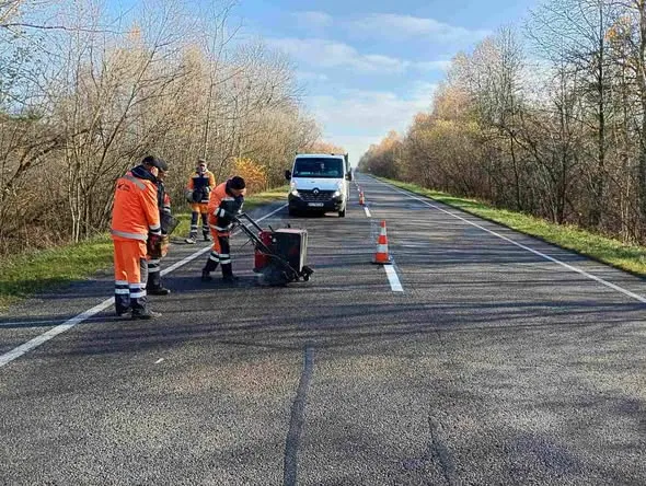 Знаки, розмітка, бар’єрне огородження: на Волині перевірили дороги (фото)