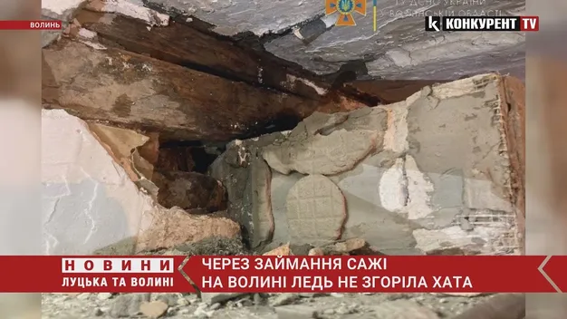 У Луцькому районі через забитий димохід ледь не згоріла хата (фото, відео)