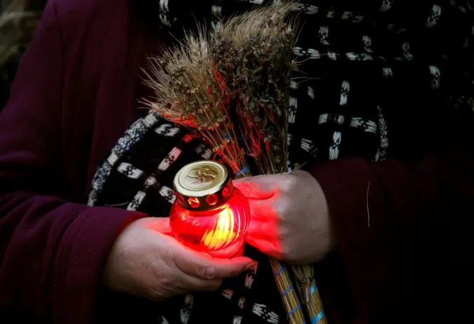 Без музики в маршрутках й зі свічкою на підвіконнях: у Луцьку вшанують пам'ять жертв голодоморів