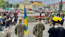 🕯️У Ковелі провели в останню дорогу Віталія Наумчука (фото)