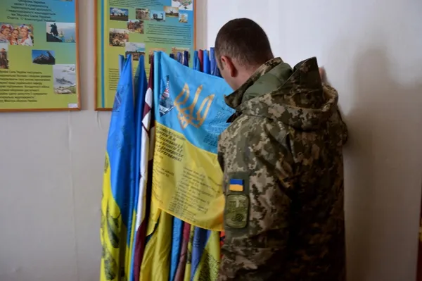 Бойові стяги волинських танкістів, які скоро будуть у Луцьку на виставці в ОДА