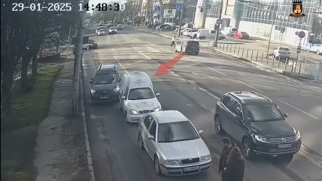 У Луцьку на Рівненській упродовж хвилини сталися дві ДТП (відео)