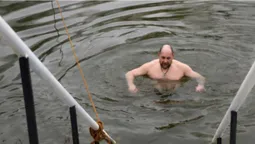 Як лучани купалися в Стиру на Водохреще (фото)