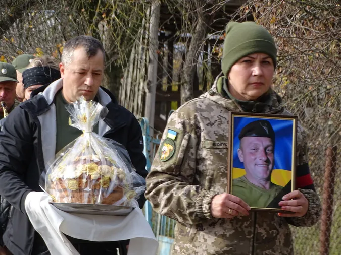 Громада у скорботі: на Волині попрощалися із воїном Юрієм Патієм (фото)
