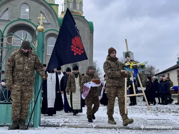 Майже через 2 роки після загибелі: на Волині попрощалися з воїном Святославом Василюком (фото)