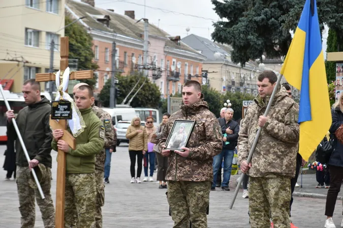 У Луцьку провели в останню дорогу Героя Ігоря Охремчука (фото)