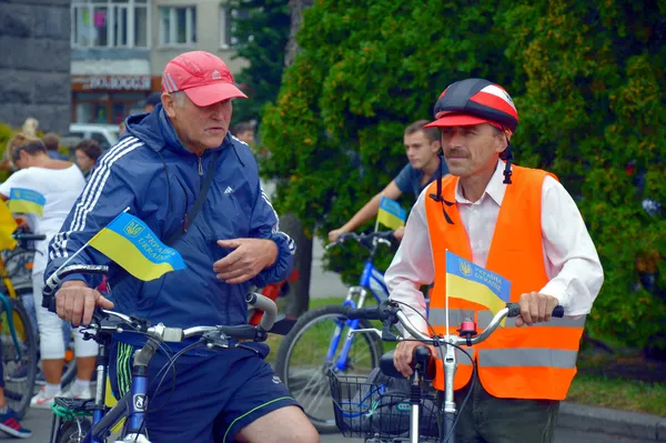 Луцьк заполонили велосипедисти з прапорами