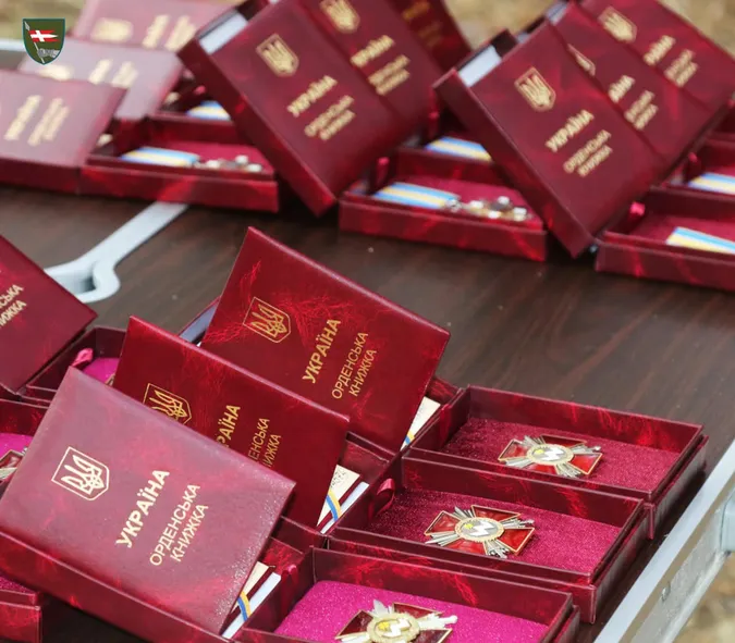 Зеленський нагородив бійців 14-ї ОМБр в зоні бойових дій (фото)
