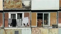 У Нововолинську балконний нудист «дістав» сусідів (фото)