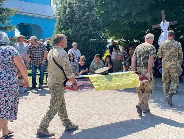 У Нововолинську полеглого Героя провели на Небо (фото)