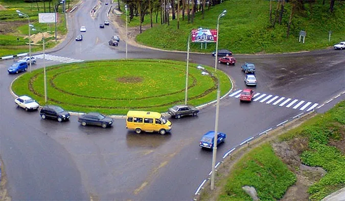 Рада змінила правила дорожнього руху на перехрестях
