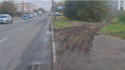 У Луцьку вантажна техніка з будівництва зруйнувала тротуар (фото)