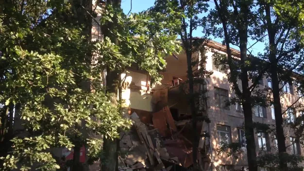 З'явилось відео з місця обвалу стіни коледжу на Волині