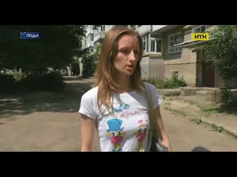 Б'є, не годує та не вигулює: в Луцьку чоловік знущається з собаки (відео)