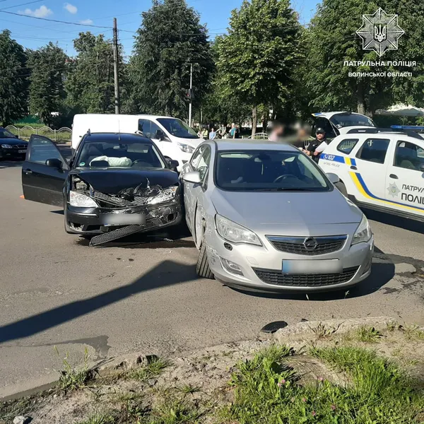 ДТП у Луцьку: не поділили дорогу Opel і Ford (фото)
