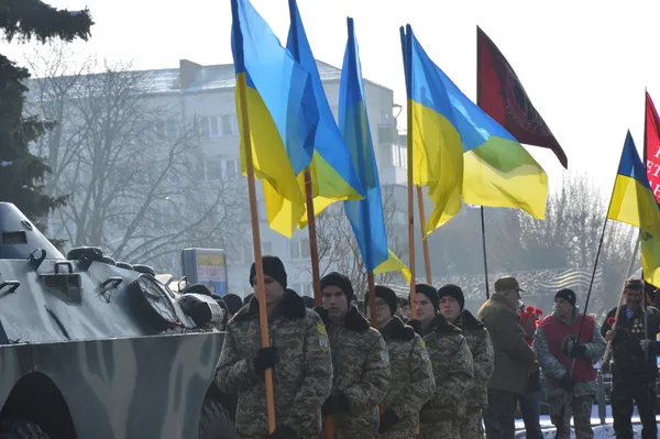 Центром Луцька їздив броньовик (фото)