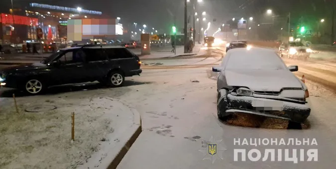 Водія госпіталізували: подробиці аварії на заправці біля «Там Таму» (фото)