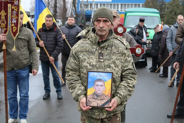Загинув від удару дроном: у Горохові попрощалися з воїном Олександром Вихневичем (фото)