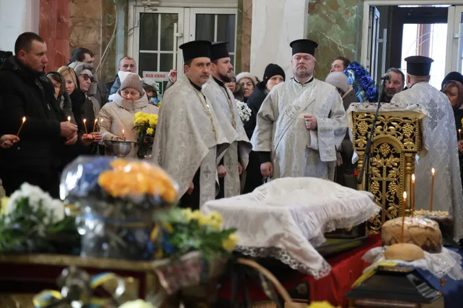 Луцьк навколішки попрощався з загиблим на Харківщині захисником Іваном Прокопцем