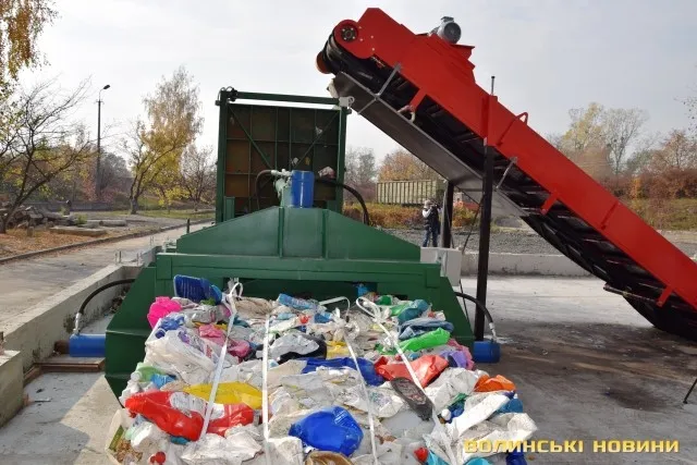 У Луцьку показали як працює сміттєсортувальна лінія (Фото)