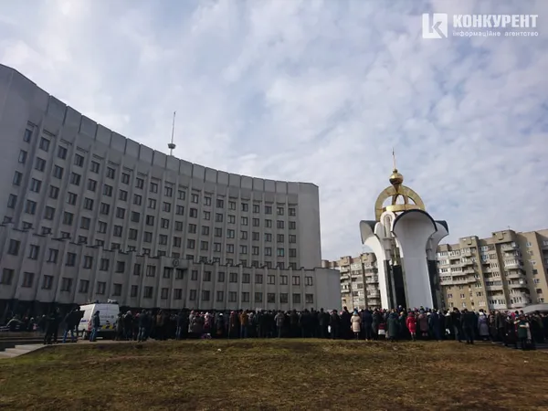У Луцьку прихильники УПЦ (МП) просять захисту (фото, оновлюється)