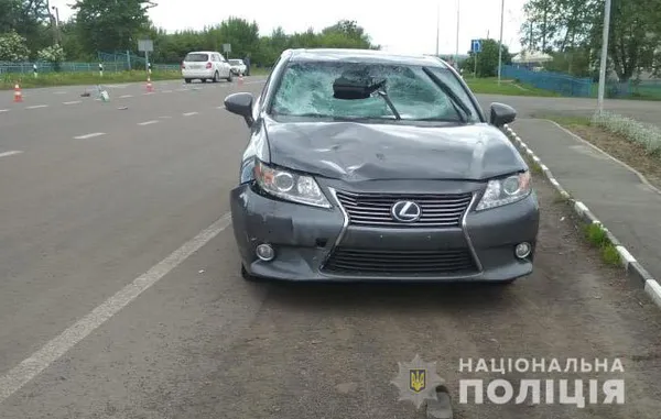 На трасі «Львів-Луцьк» водійка на «Лексусі» насмерть збила велосипедиста (фото)