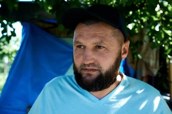 Ветеран з Підгайців, який втратив на війні дружину, вирощує троянди у пам'ять про неї (фото)