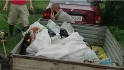 Вивезли причіп сміття: у Нововолинську прибрали водосховище (фото)