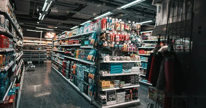 Готуйтеся до нових цінників: вартість яких продуктів злетить слідом за доларом
