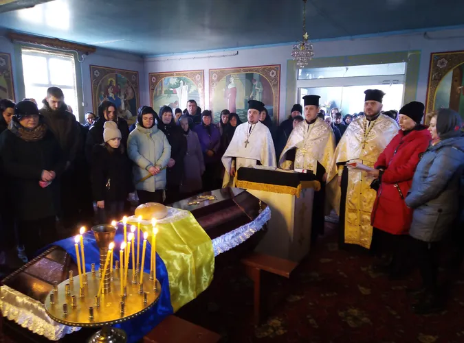 На Волині попрощалися із загиблим воїном Русланом Волохом (фото, відео)