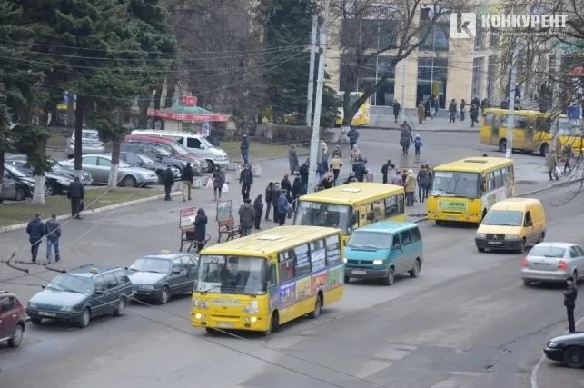 Хамство та порушення ПДР: лучани нарікають на водіїв маршруток