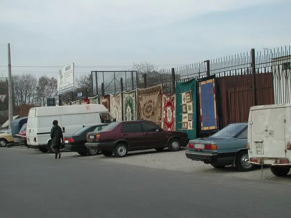 Привіт із минулого: луцька «варшавка» 2000-го (фото) 