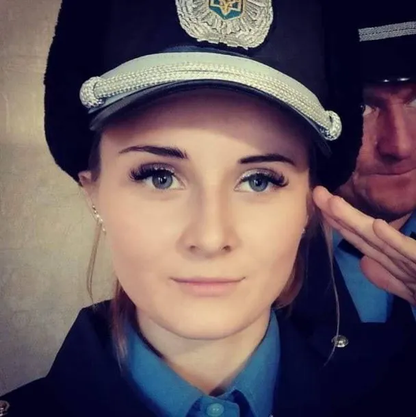 «Відкриває очі, хоче розмовляти»: розповіли про стан дівчини, у яку нацгвардієць випустив 3 кулі
