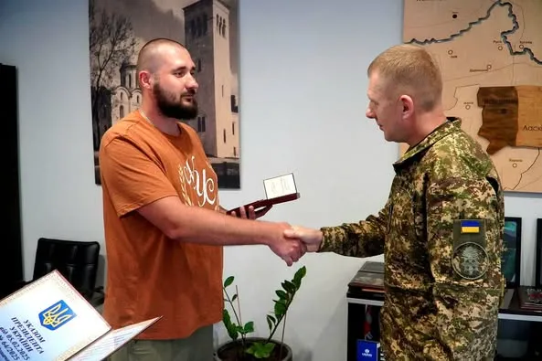 Батько загиблого 21-річного нацгвардійця з Волині отримав посмертну відзнаку сина (фото)