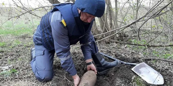 На Волині піротехніки знешкодили два десятки боєприпасів