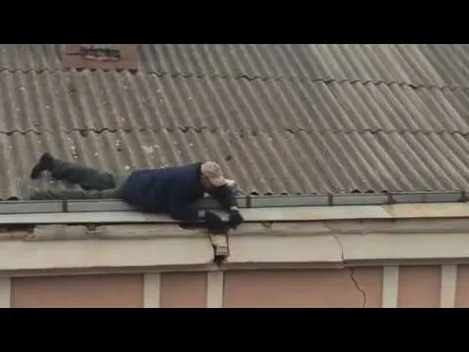 З будинку в центрі Луцька посипалася цегла (фото, відео)