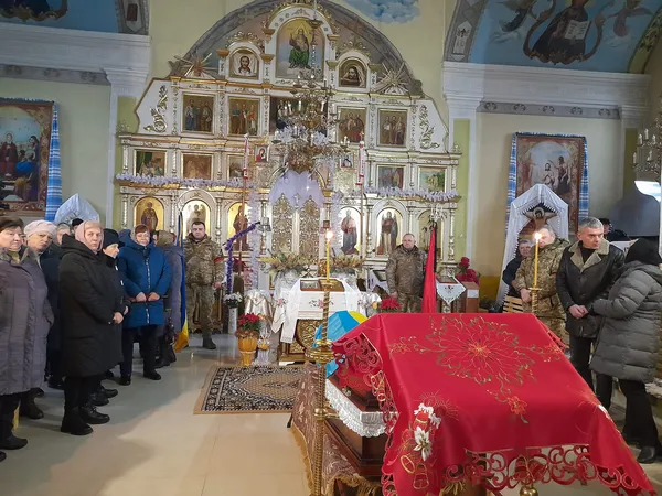 Вірив у перемогу та наближав її: в Торчинській громаді провели в останню дорогу Юрія Ковальського (фото)