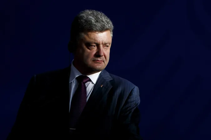 Генпрокуратура викликала Порошенка на допит