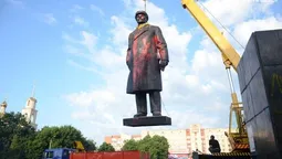 Декомунізація: як не перейти межу? 