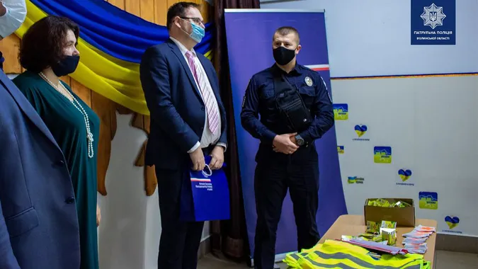 На Волині школярам подарували світловідбивні елементи (фото)