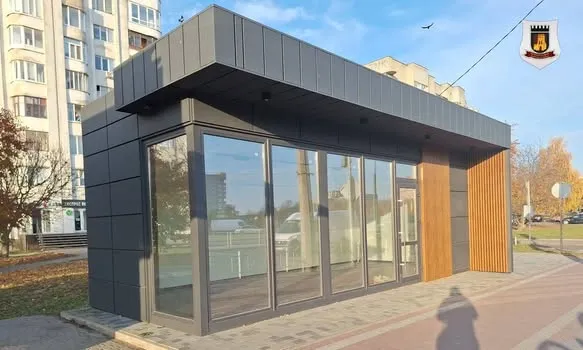 У Луцьку на Соборності демонтували торгівельний павільйон