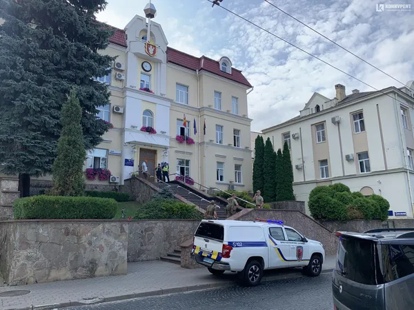 У Луцьку повідомили про замінування міської ради – усіх евакуювали (фото)