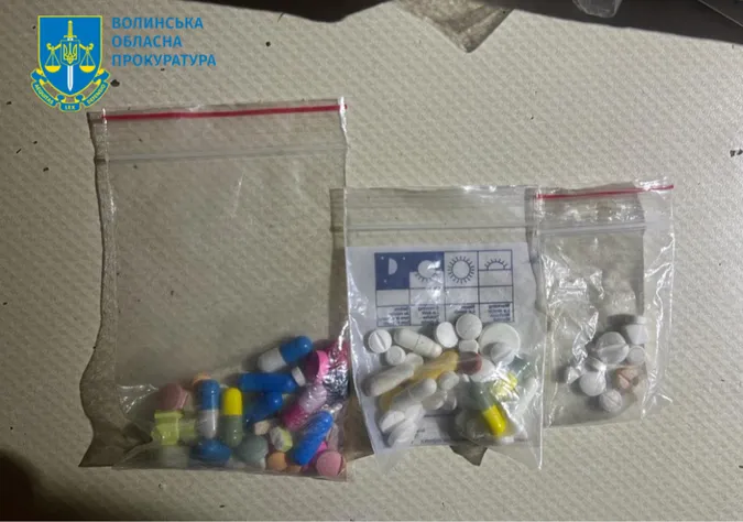 Отримав наркотики поштою: 18-річного лучанина кинули за ґрати на 9 років (фото)